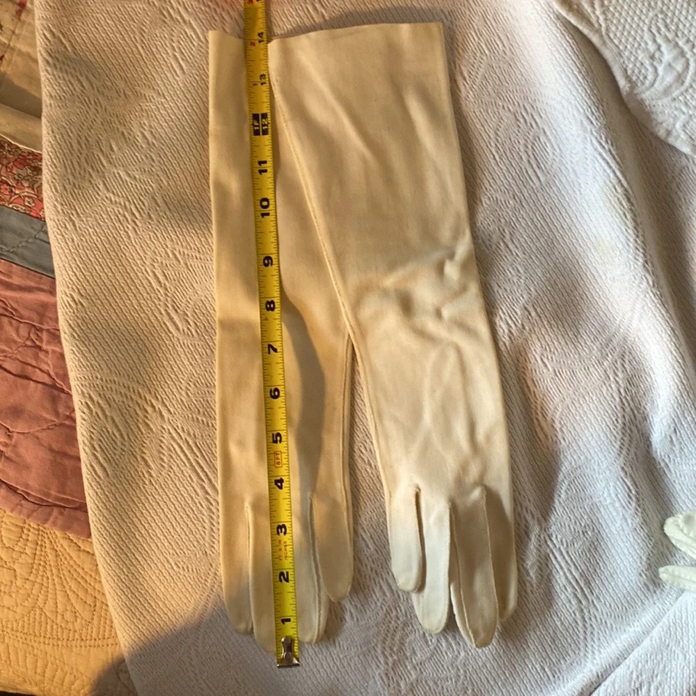 3 Pairs Vintage Bundle gloves size 6 approx
